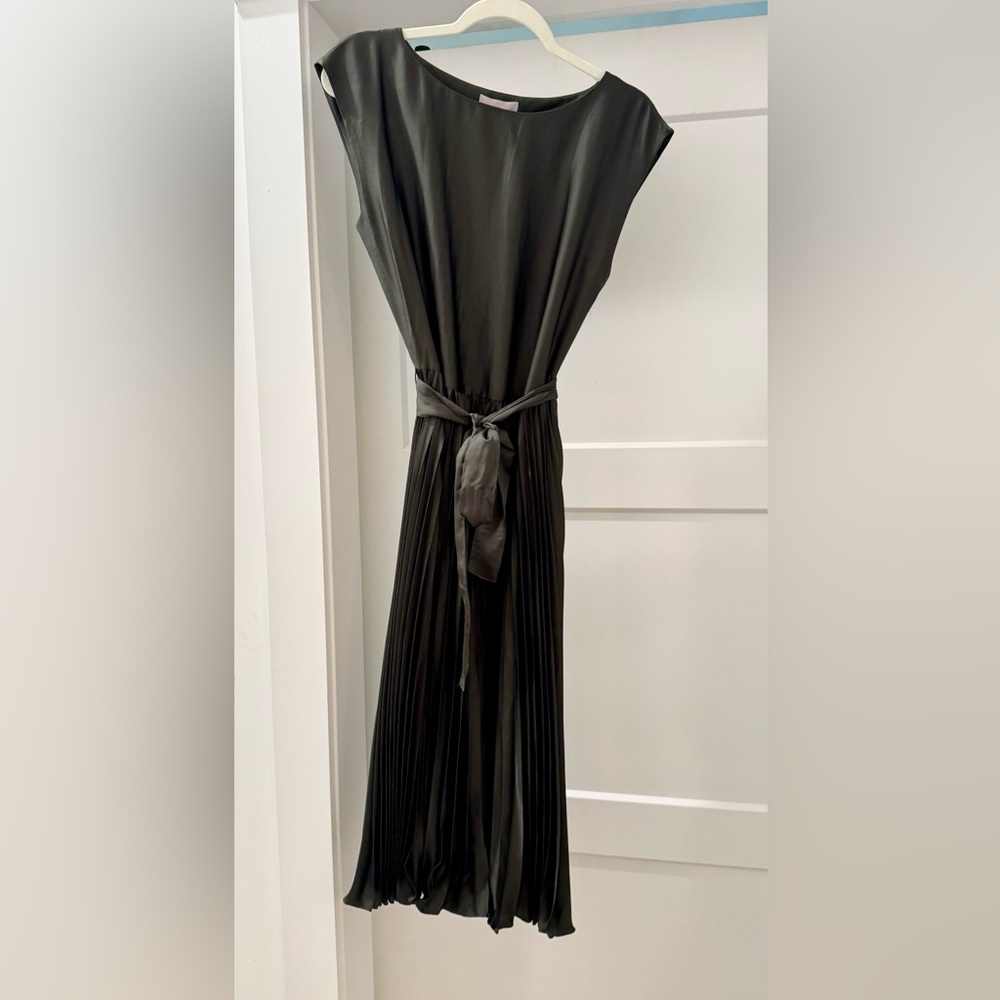 New H&M Moss Green Pleated Midi Dress